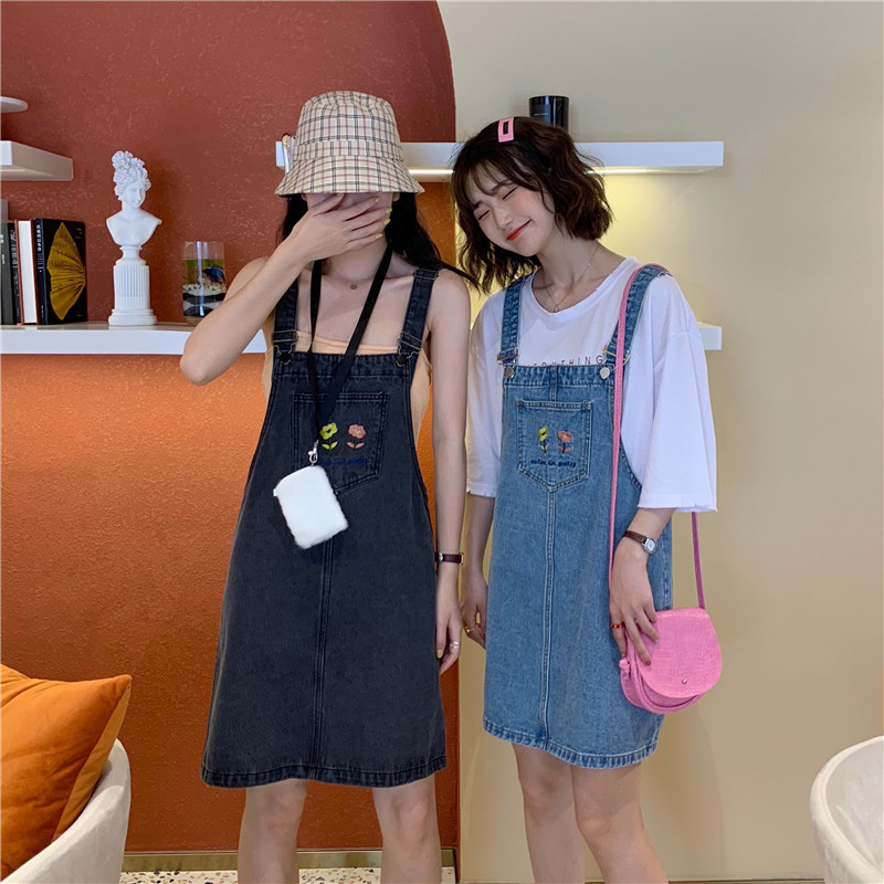 Real price ~ embroidery floret design academy style loose and thin, versatile Korean denim skirt