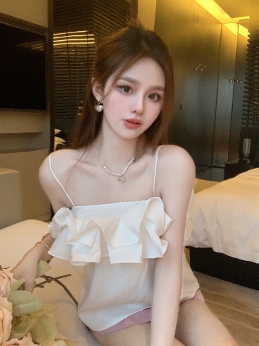 Real shooting of the new summer minority design Ruffle edge blouse off shoulder Strapless top girl with beautiful shoulders