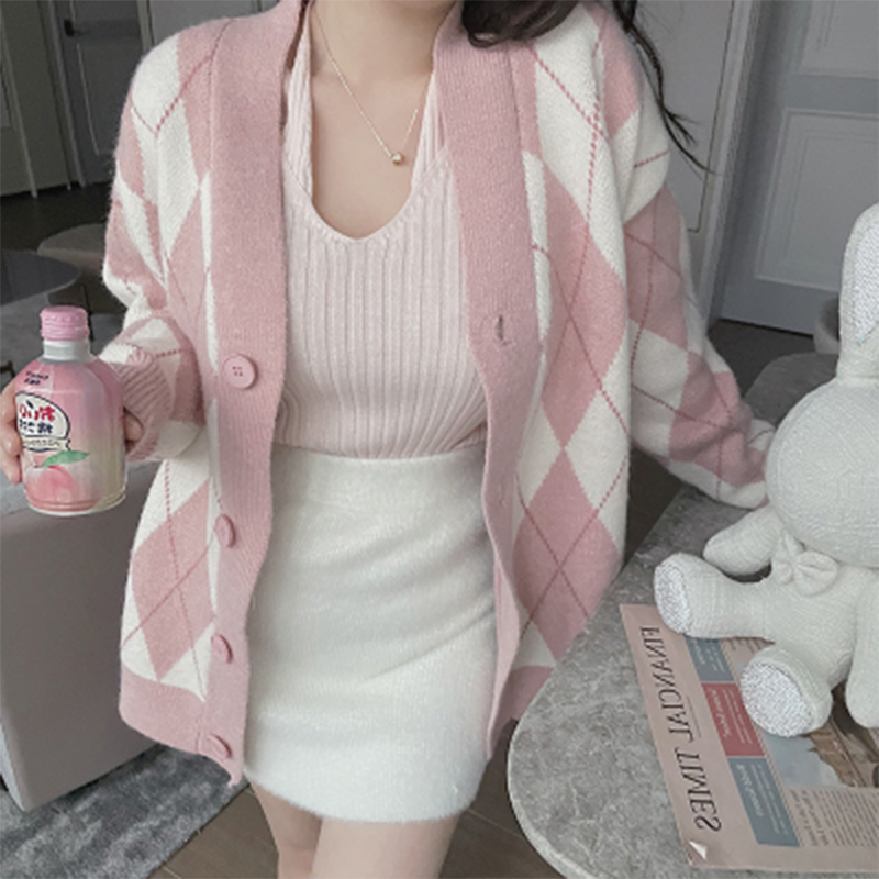 Japanese fresh and fashionable Plaid knitted cardigan women's new lazy loose diamond sweater coat trend in autumn and winter 2021