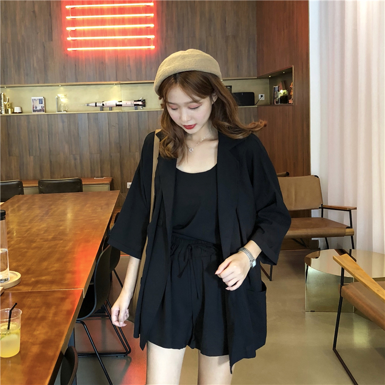 Net red three piece suit women's early spring 2020 new loose coat suspender vest high waist casual wide leg short pants