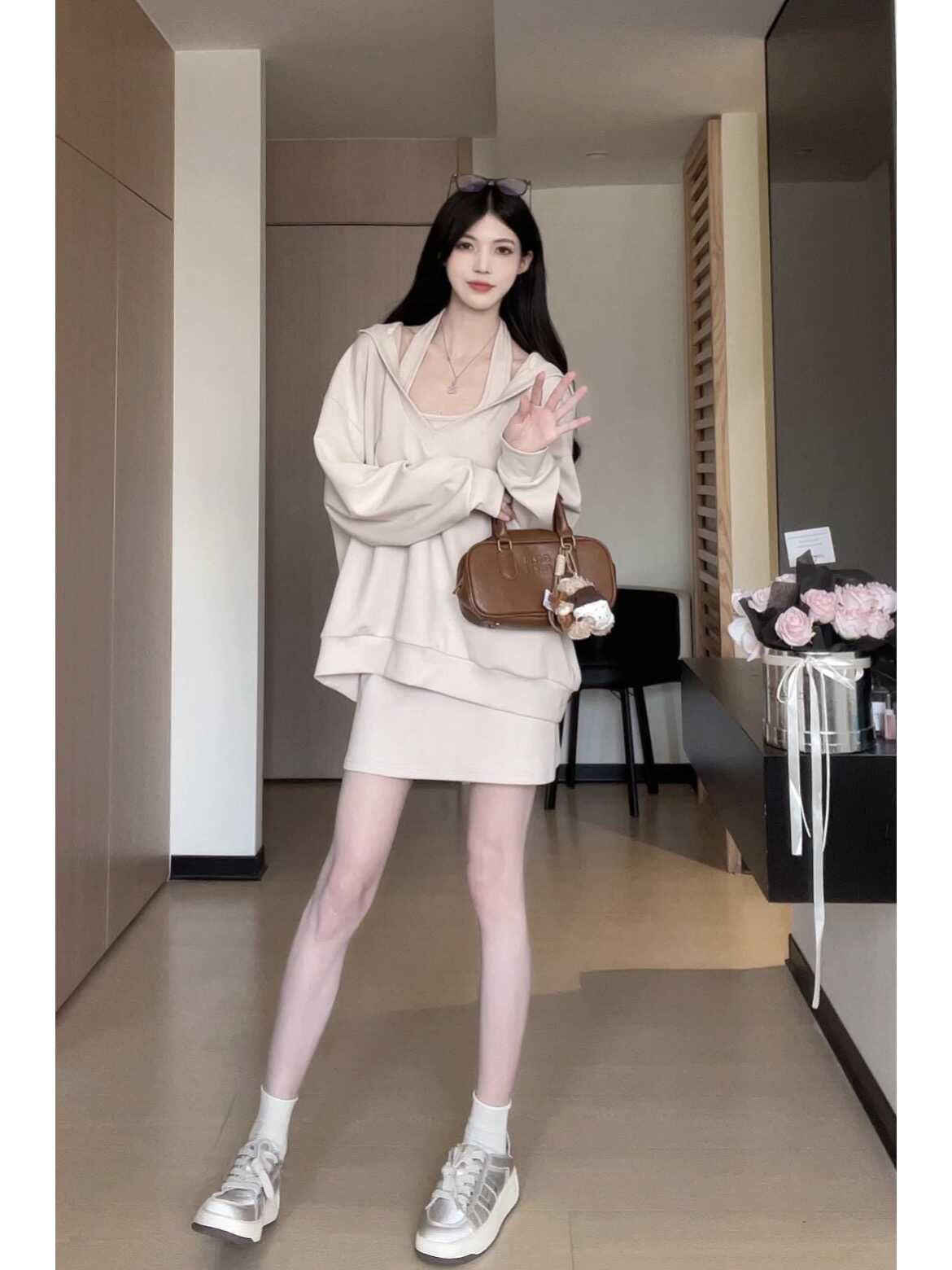 松本喪喪氣質穿搭衛衣套裝女韓系小個子收腰顯瘦純色吊帶裙