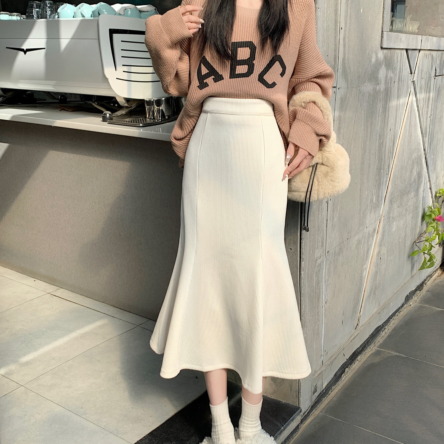 Chic mermaid skirt women's autumn and winter Korean version 2022 new mid-length high waist thin temperament all-match A-line skirt