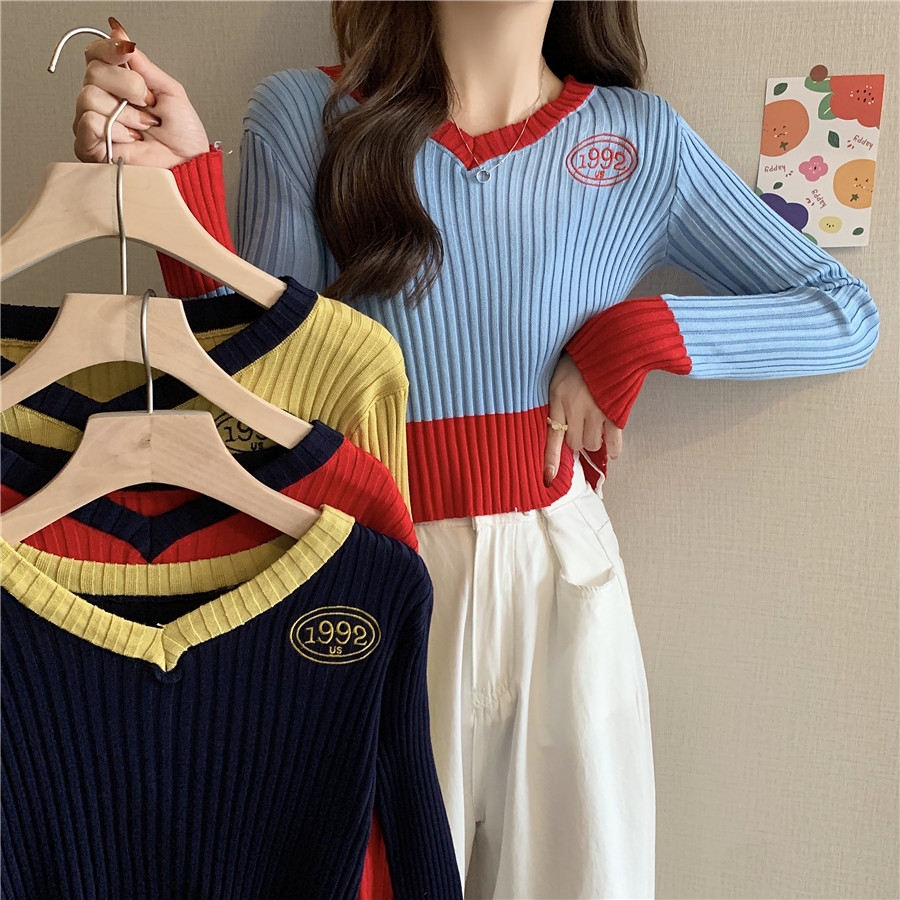 Real shooting and real price spring and autumn 2022 new style with V-neck temperament and fashionable short blouse for women