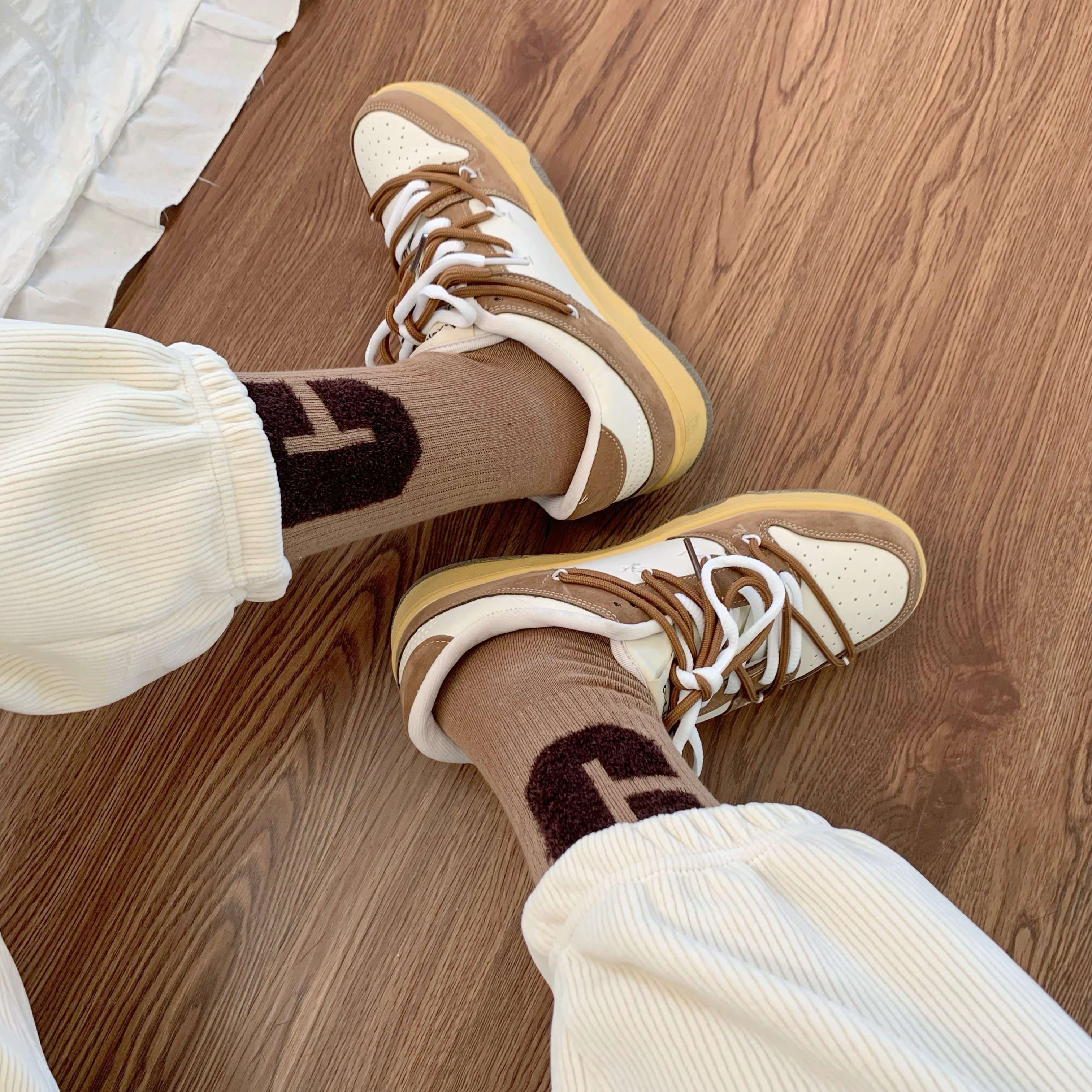 The real price is not reduced ~ Korean ins net red fried Street tide brand large c letter middle tube cotton socks pile stockings female