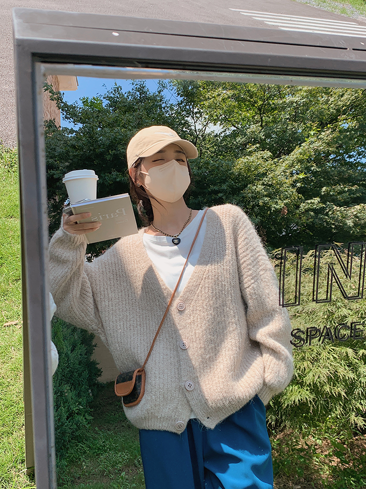 2022 Autumn Soft Waxy Sweater Jacket Cardigan Women's Loose Lazy Wind Autumn and Winter Japanese Retro Versatile V-Neck Sweater