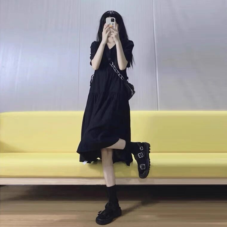 Summer niche design sense v-neck Korean style gentle atmosphere high-end black dress women's trend