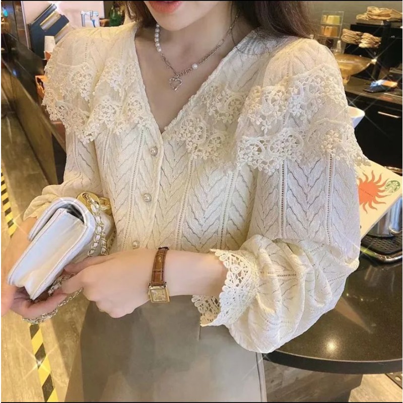 2021 new large size women's lace shirt women's autumn sweet puff sleeves Western-style small shirt V-neck