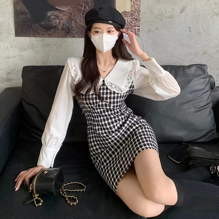 The original method has a zipper girly feeling bursting age-reducing stitching doll collar long-sleeved fake two-piece small dress