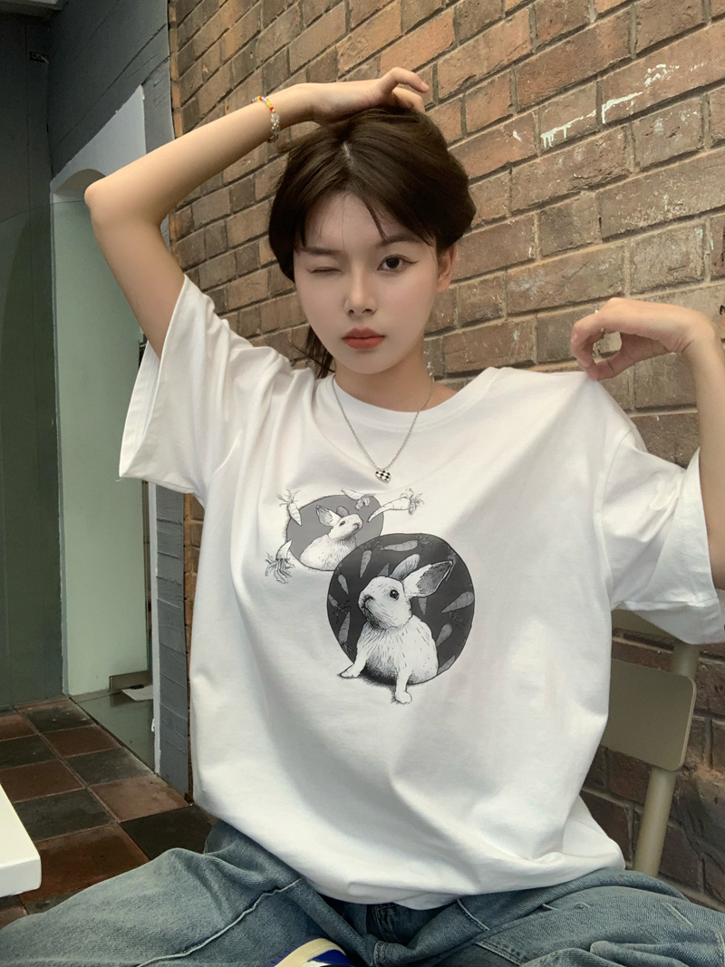 Real shooting and real price ~ Korean version of summer new rabbit interesting printing shows thin age reducing loose round neck T-shirt