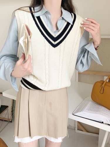 Four o'clock sunny / One day women's high vest, vest, women's knitted sweater, college style sweater, autumn / glutinous rice does not bloom
