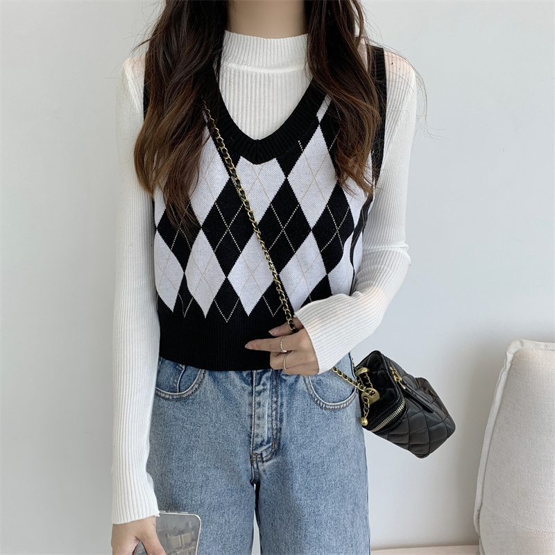 The real shot is not reduced. Lingge V-neck waistcoat women's short layered Korean style autumn design is a small outer top