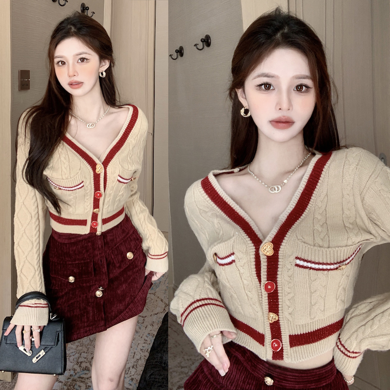 Real shot temperament age-reducing knitted cardigan women's autumn and winter high-end v-neck contrast color sweater jacket short small fragrance top