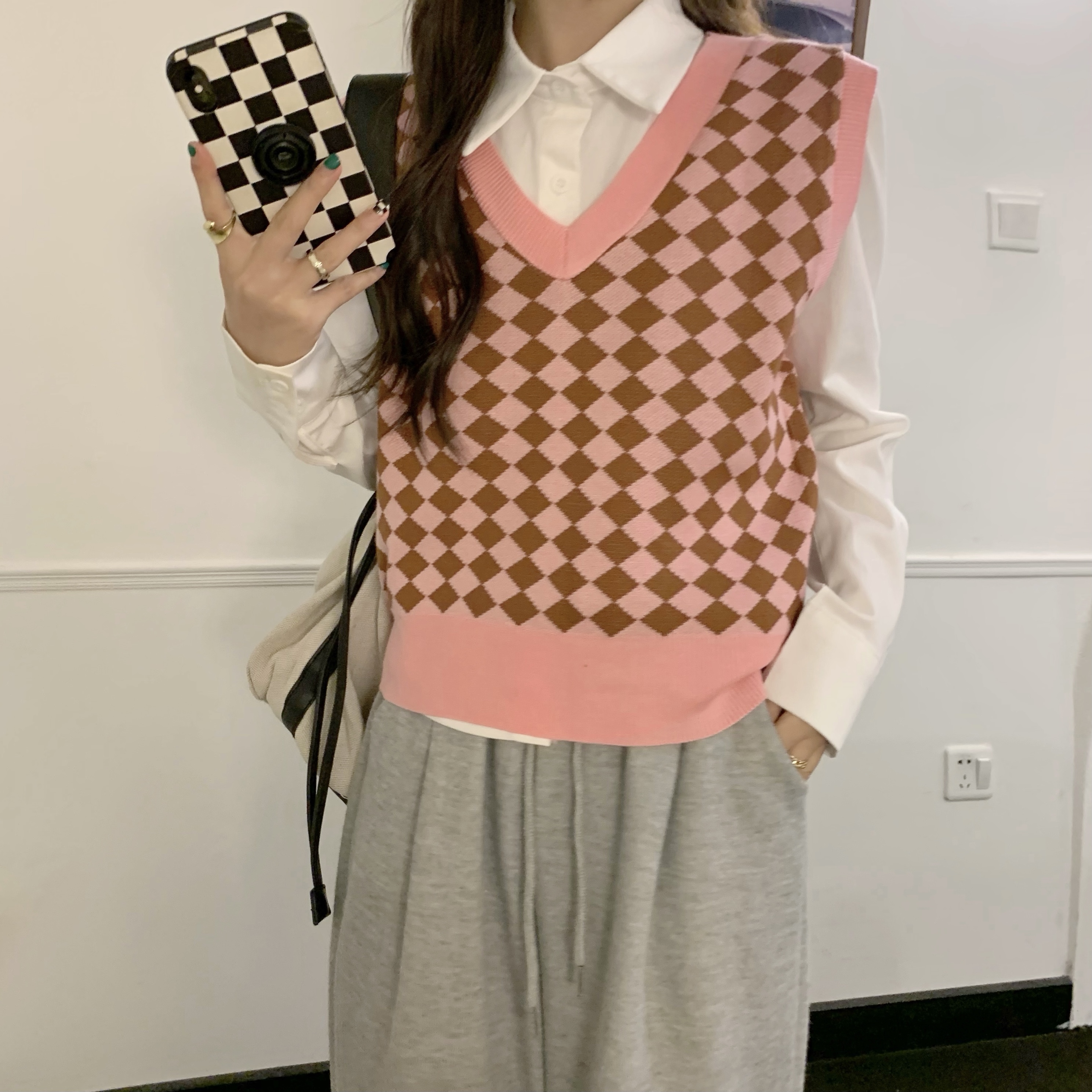 Real price spring and autumn retro contrast diamond lattice knitted vest chessboard lattice Pullover vest female