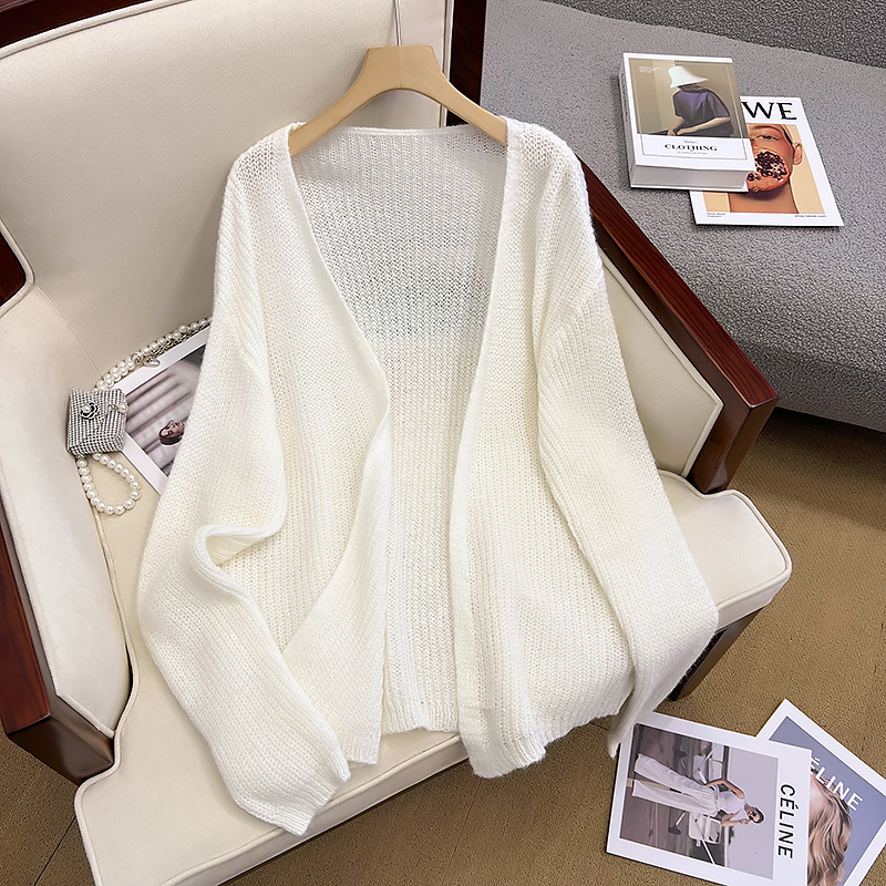 Real shot autumn and winter new South Korea Dongdaemun GLYP knitted net red college style student single white cardigan sweater female