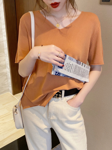 Net red short sleeve T-shirt spring 2020 base coat loose V-neck Knitted Top Women's ins super hot with summer trend
