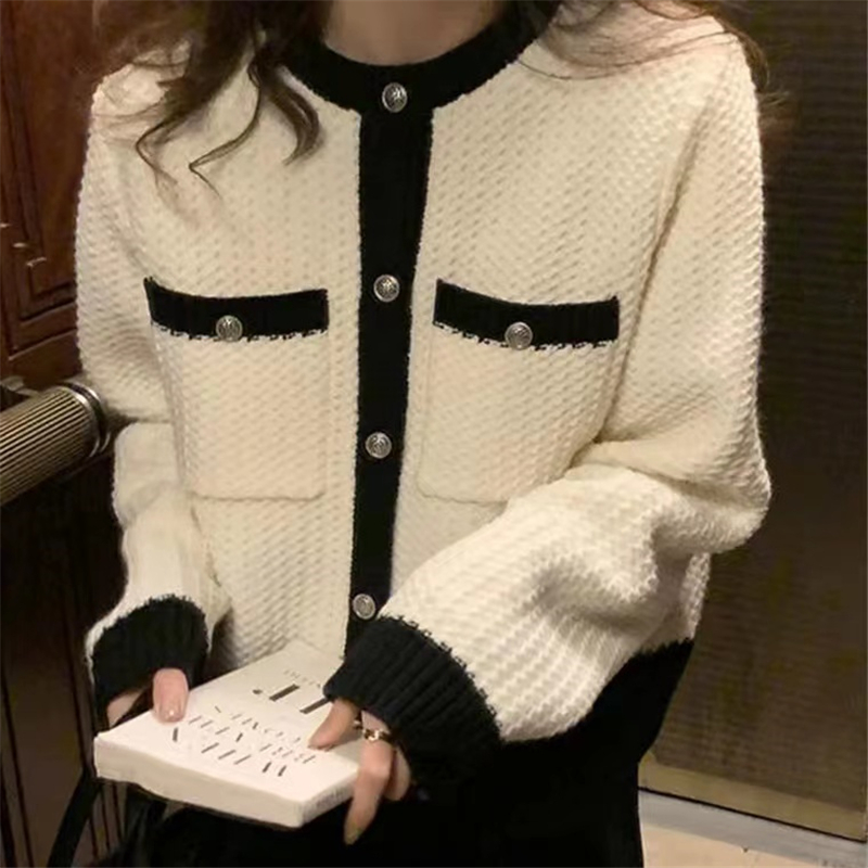 Gentle wear in early autumn, small fragrance style sweater coat, women's short knitted sweater, cardigan
