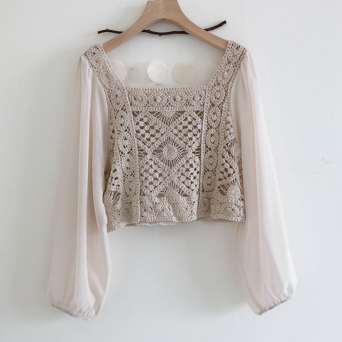 Real shooting design sense lace bubble sleeve burst shirt 2021 spring new women's short shirt long sleeve top