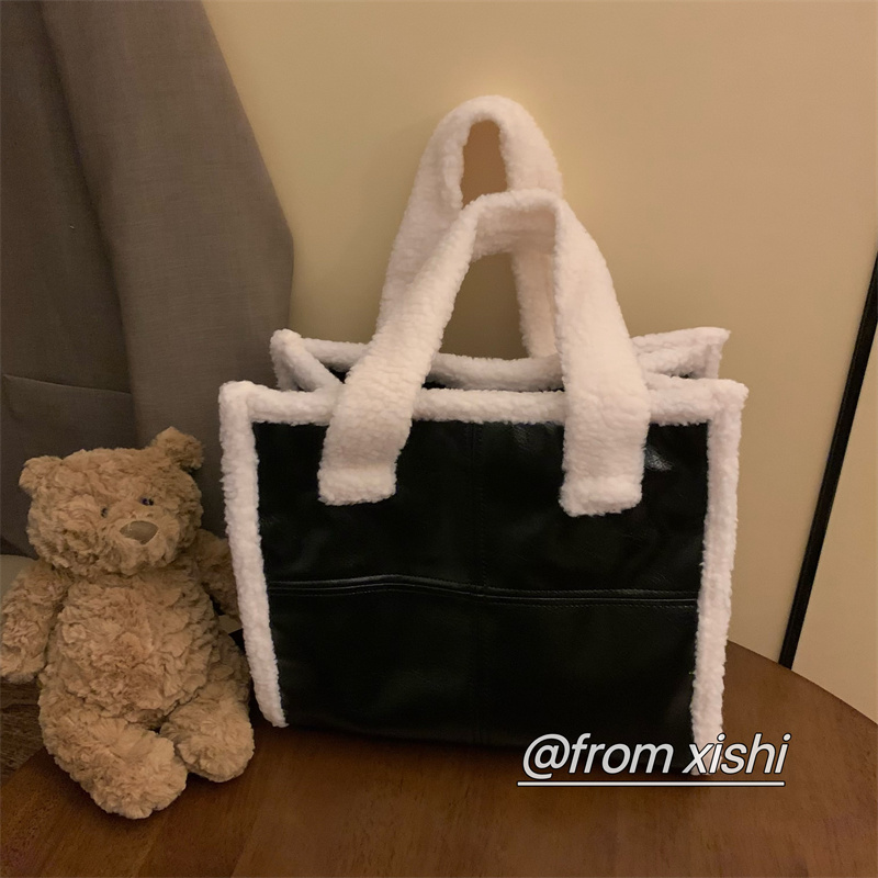 Real shot real price autumn and winter niche design sense furry shoulder bag handbag lamb wool tote bag