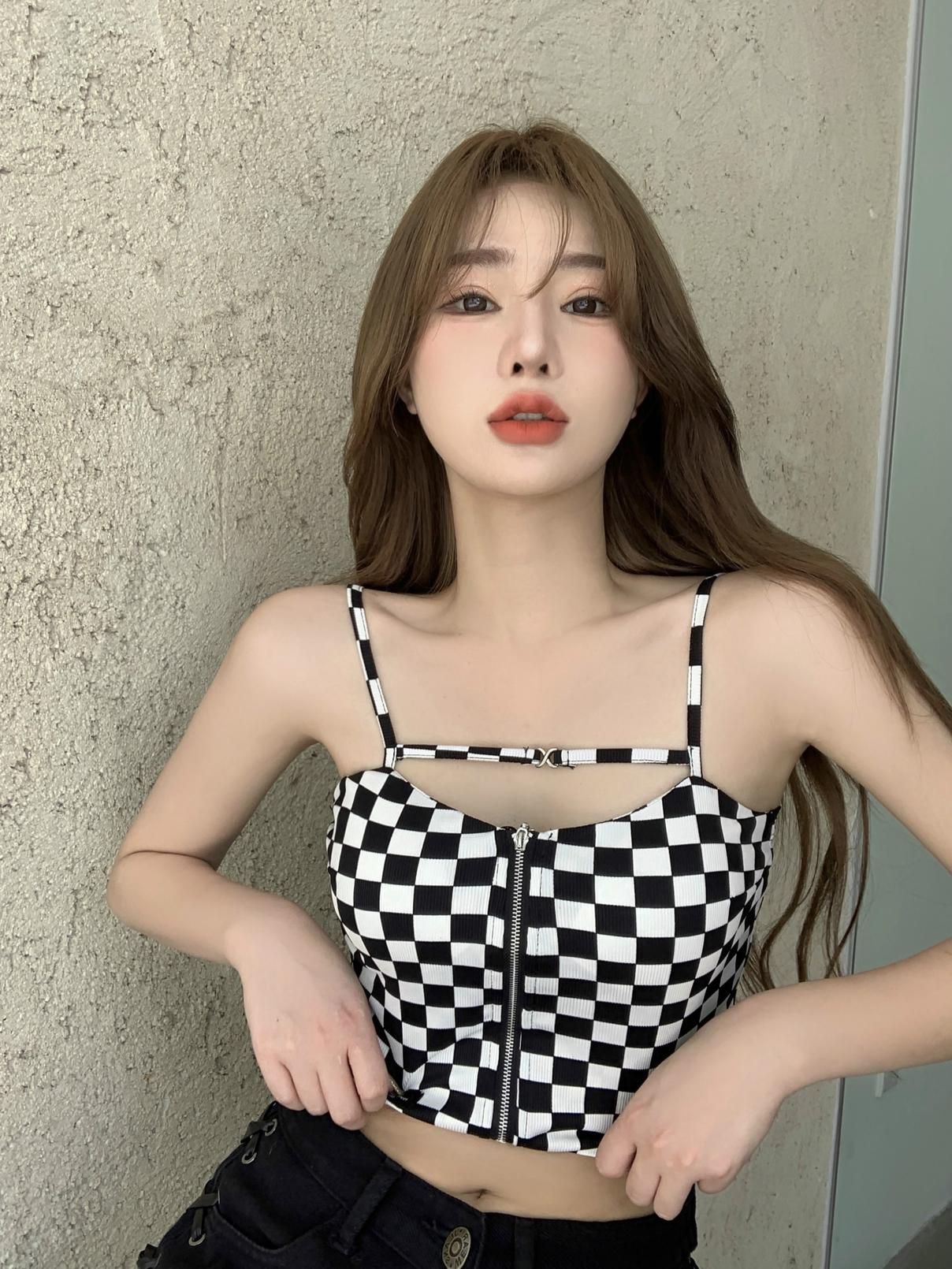 Sweet and spicy color contrast checkerboard zipper navel exposed knitted suspender vest summer small sexy design feeling inside and outside women