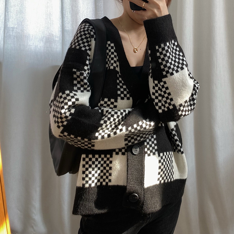 Korean chic black and white plaid knitted sweater jacket women's autumn and winter cardigan loose outer wear lazy wind contrast color temperament
