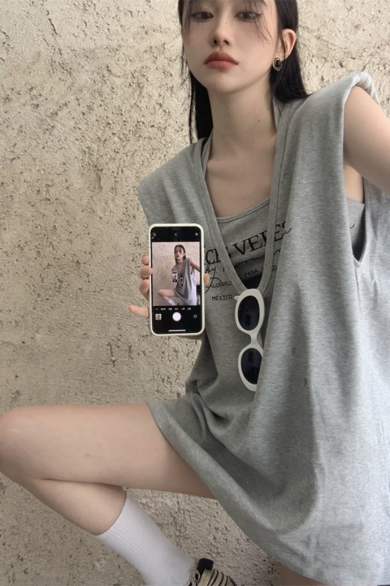 Internet celebrity lively and age-reducing fried street fashion women's summer hanging neck small suspenders + blouse