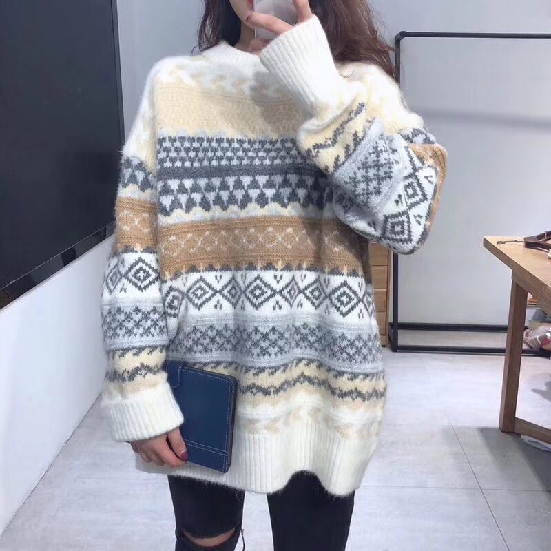 Round neck Pullover Sweater women's autumn and winter 2021 new Korean version loose outer wear retro Hong Kong style long sleeved jacket