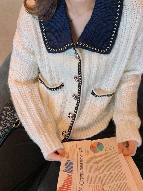 2020 Korean autumn and winter small fragrant wind knitted cardigan short loose lazy wind baby collar thick line sweater coat