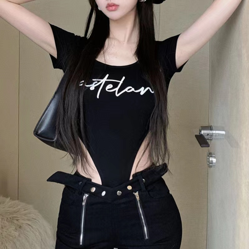 Black short-sleeved T-shirt women's summer new self-cultivation waistless hot girl pure desire style sexy inner one-piece short top