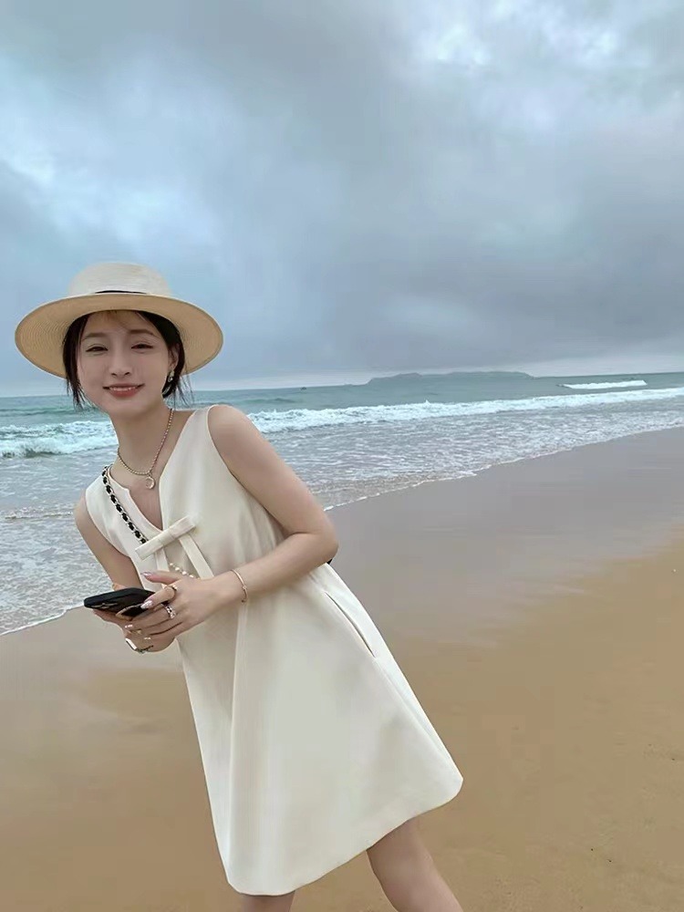 Sleeveless suspender vest skirt women's summer 2022 new French fairy women's skirt Hepburn short sleeved dress