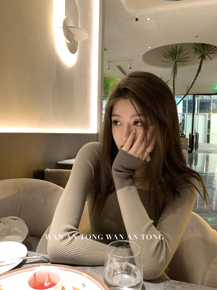 ADA MISS autumn and winter new full wool long-sleeved round neck gold button short knitted sweater slim top cardigan women
