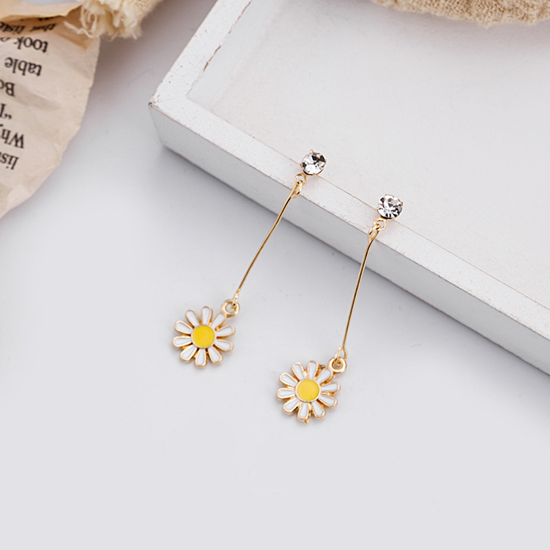 Korean version versatile small fresh Daisy long earrings ins simple temperament flower with Diamond Earrings