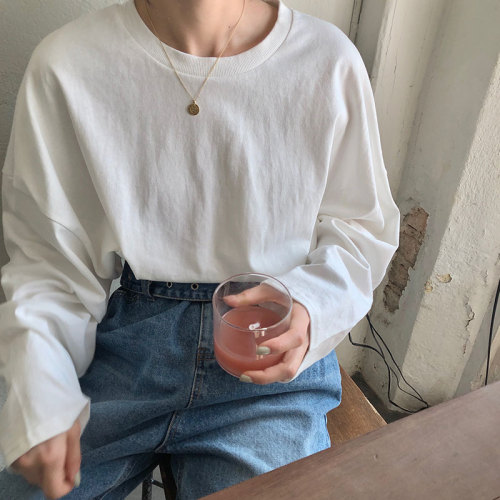 Live shooting early spring loose long sleeve and new basic solid color split top round neck T-shirt has been inspected by women