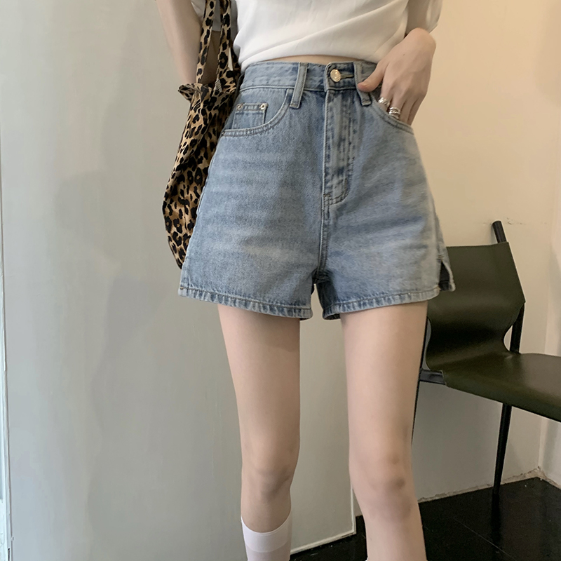 Simple and versatile with small side slit and Wide Leg Denim Shorts