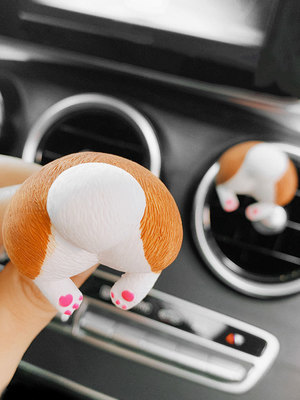 Small adorable car accessories, air outlet, red kart, aromatherapy, air conditioning, perfume, decoration, women's light fragrance.