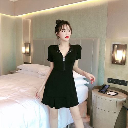 Summer 2019 New Fashion Han Fanhao Lazy Wind V-collar Short-sleeved Fishtail Skirt Small Black Skirt Minimalism