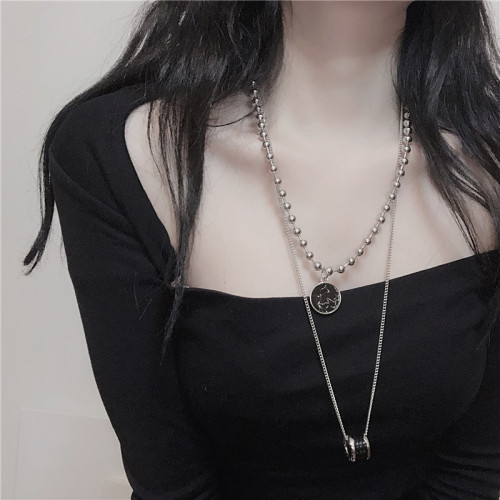 Red sweater chain for men and women with fashionable Pendant Necklace