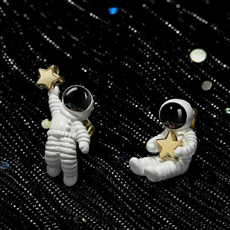 925 Silver Needle East Gate Female Temperament Mesh Red Earrings Korean Astronauts Earrings Wandering the Earth