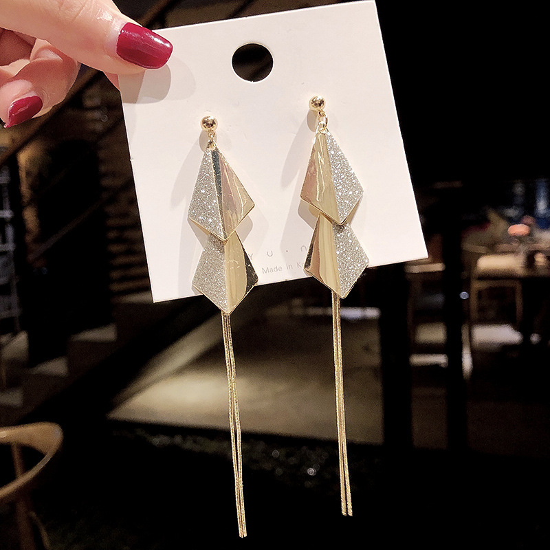 Korean version of simple and long diamond tasseled Earrings women's fashion temperament Baitao geometric Earrings cold wind