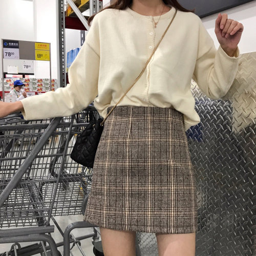 Short skirt with one step skirt in autumn 2018