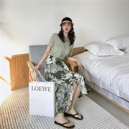 Actual Shot ~Korean Version Loose and Lazy Pure V-collar Short Sleeve Top + Leaf Printed Half-length Skirt with High Waist Inclined Slice