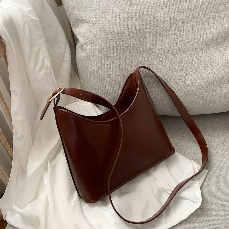 French texture popular retro underarm bag women's 2020 new fashion net red foreign style small bag single shoulder cross Bucket Bag