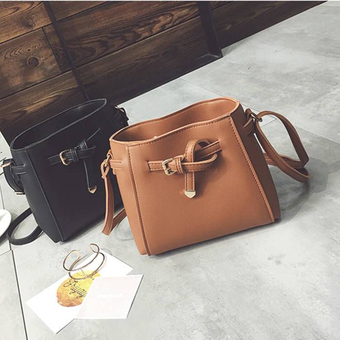 New Korean fashion women's bag versatile retro women's one shoulder messenger bag women's bucket bag simple small square bag