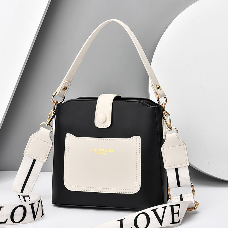Small bag women's bag 2020 new fashion fashion fashion versatile portable bucket bag French broadband Single Shoulder Messenger Bag