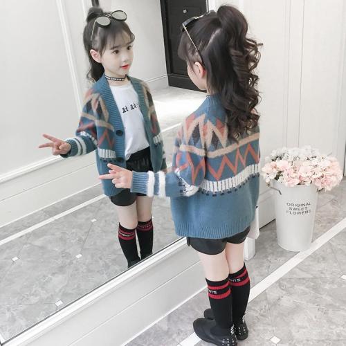 Girls' Knitted cardigan sweater super foreign fashion 2019 new little girl Korean version girl baby spring and autumn thin coat fashion