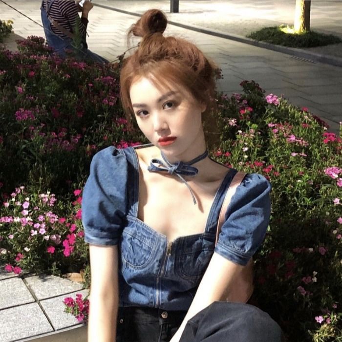 Design sense small crowd Neck Lace Up denim shirt women's summer 2020 new Korean bubble sleeve short open navel top