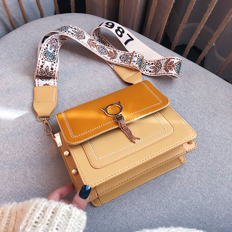 Autumn and winter frosted fashionable bag women's new fashion Korean version versatile texture Messenger Bag Fashion tassel small square bag