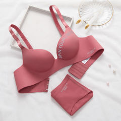 A piece of traceless and steel rimless girls gather together to show a small chest and a large amount of accessory breasts adjustment underwear for women bra suit women
