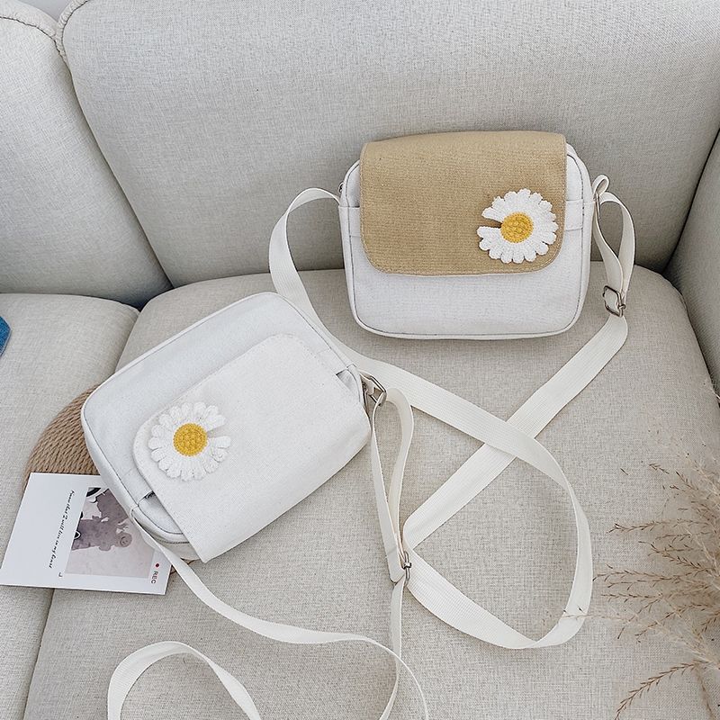 2020 new canvas bag female cross over Korean female student ins style, small fresh Daisy One Shoulder Bag Fashion