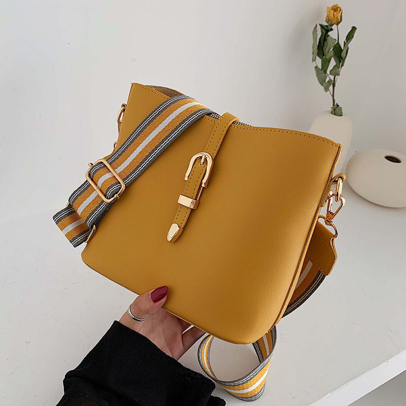 Fashion broadband small bag foreign style women's bag 2020 new fashion Korean versatile messenger bag net red one shoulder Bucket Bag