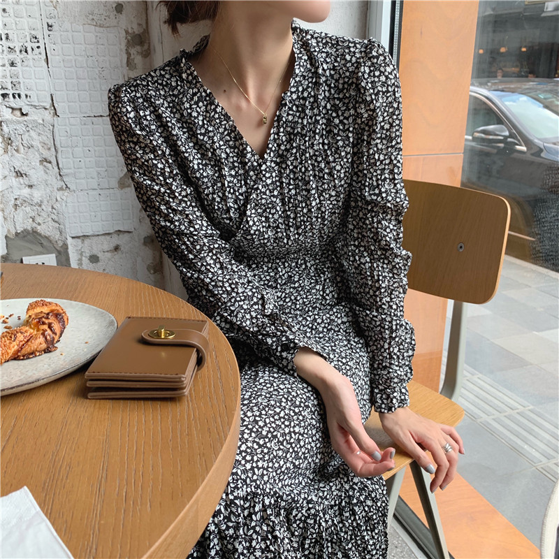 Real price retro floral pleated V-Neck long sleeve dress